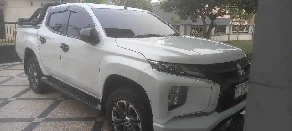 Mitusubishi Triton Ultimate 2.4 AT 4Wd