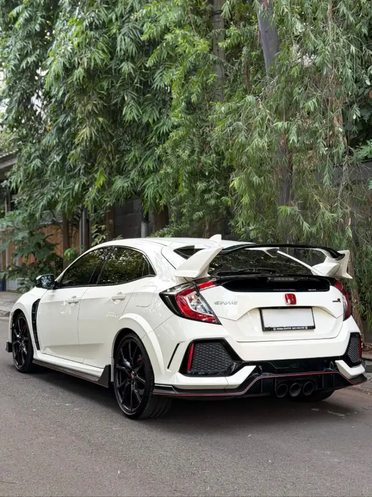 Honda
Civic Type R FK8 Manual