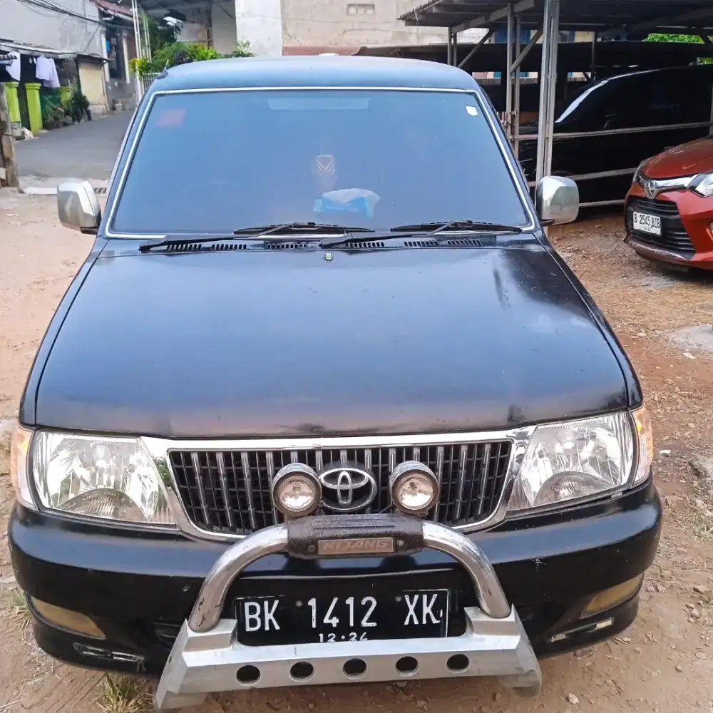 Kijang kapsul tahun 2002 hitam