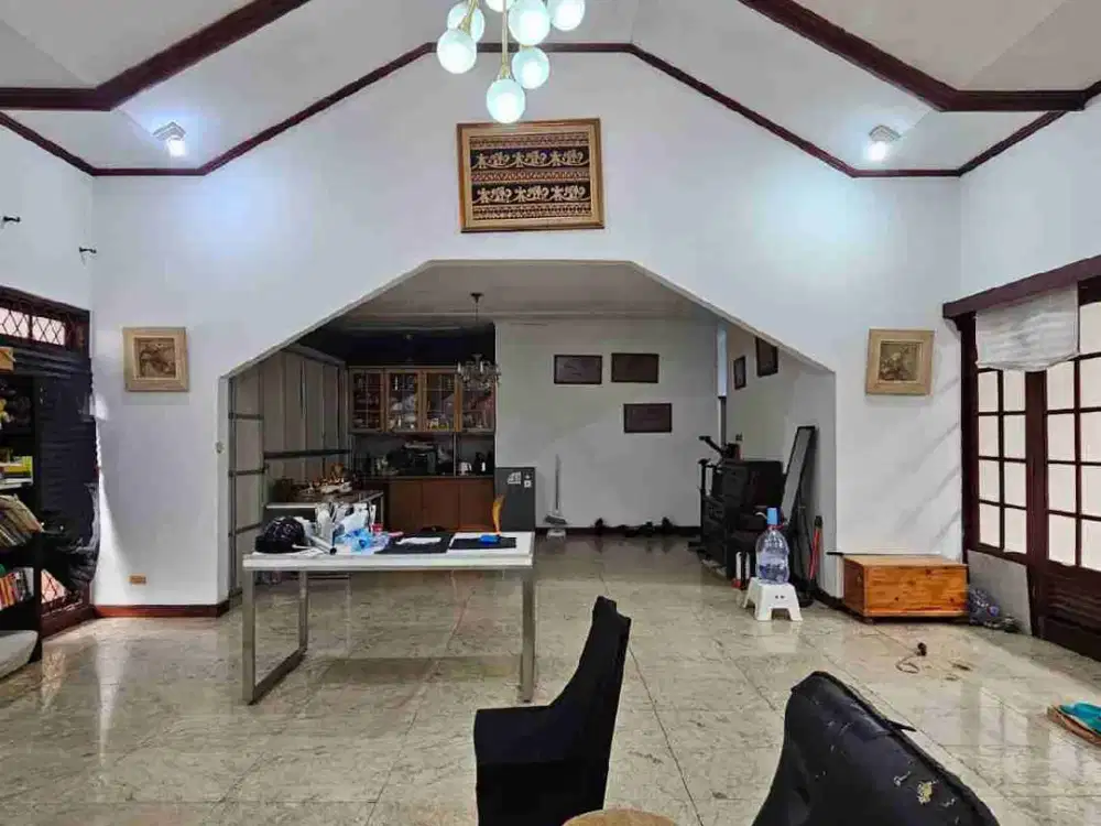 Rumah di kawasan komersil Lebak Bulus Raya