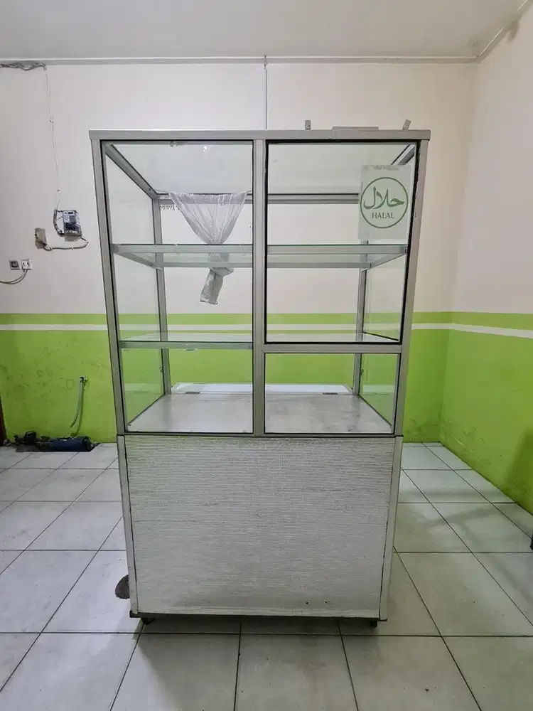 Etalase aluminum kaca