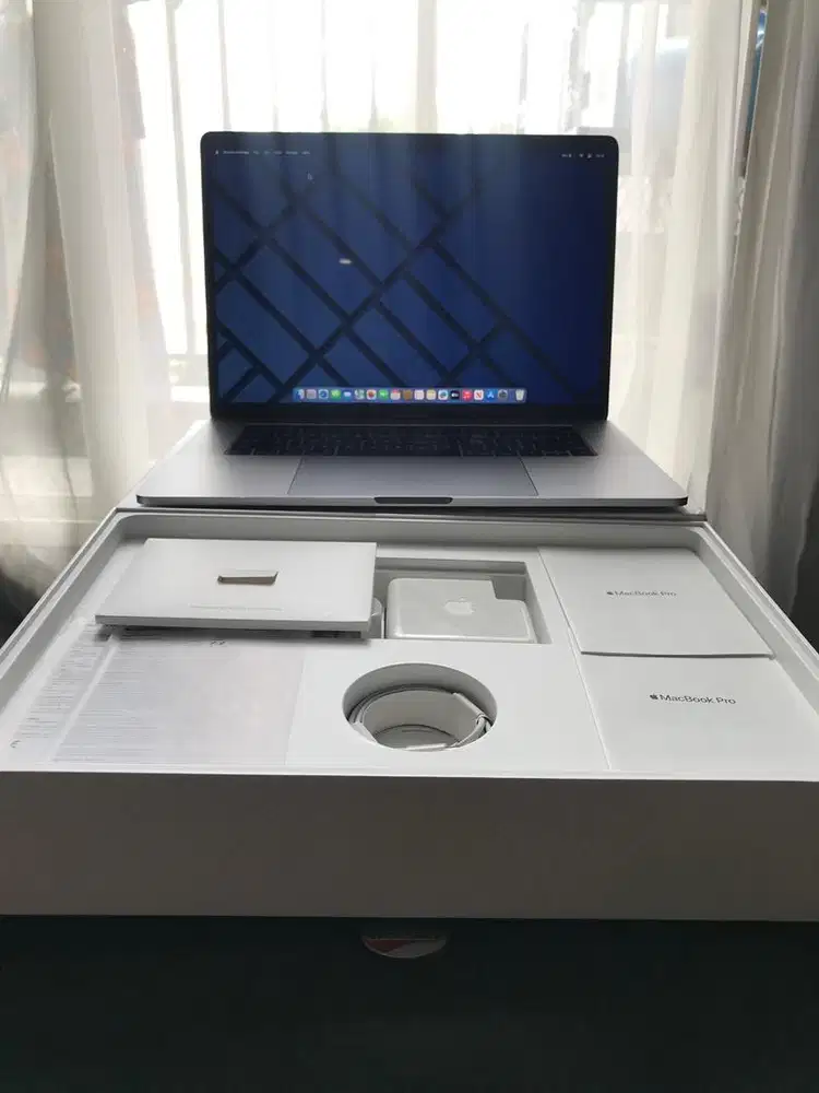 Macbook Pro 15 Ibox CTO i7/512GB Edisi Khusus
