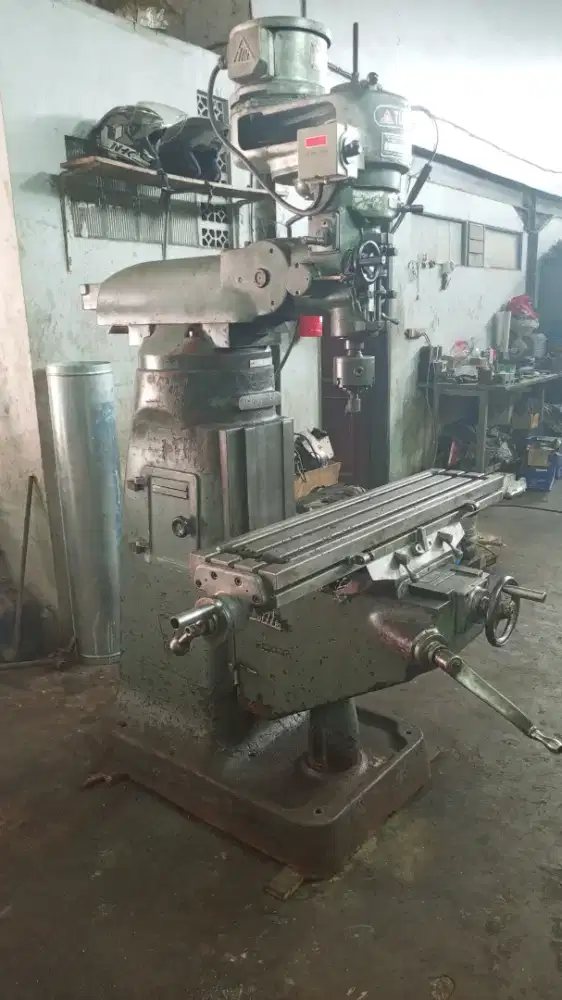 Mesin Milling Bor Frais Bubut