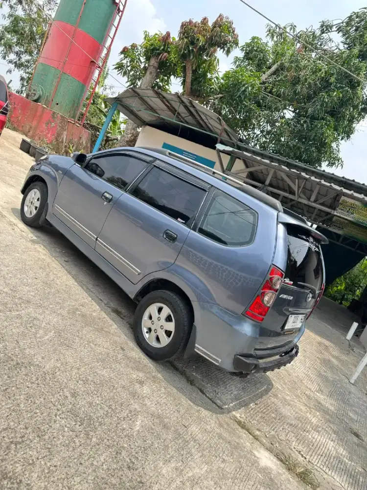 Mobil Avanza terawat tinggal pake