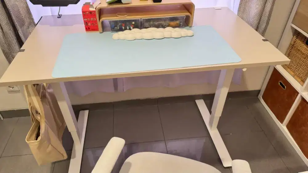 WTS - IKEA Trotten Adjustable Desk