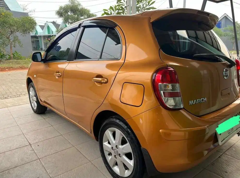 Nissan March 2012 Bensin