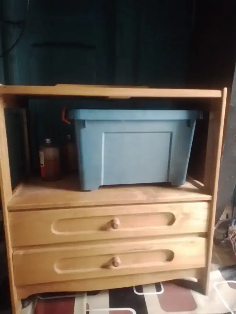 Meja TV masih bagus.