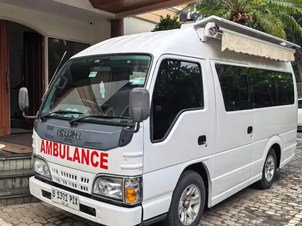 Isuzu Elf ambulance medis 2015