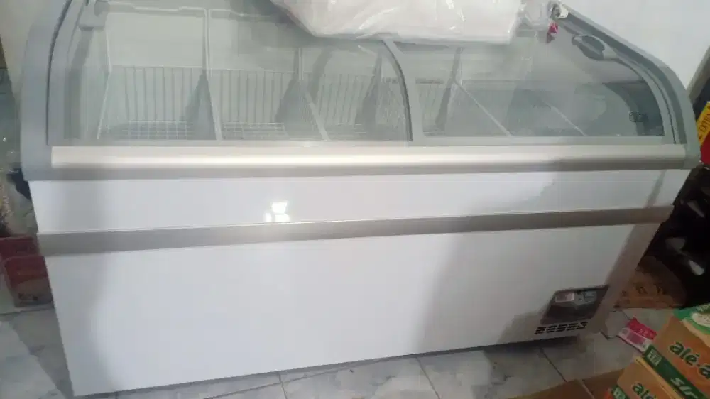 Di jual cepat frezer GEA
