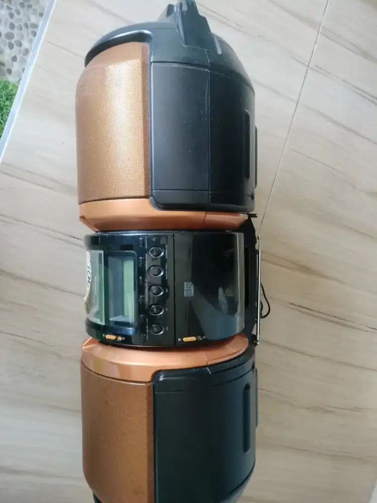 Di jual dvd combo / speaker merk sharp