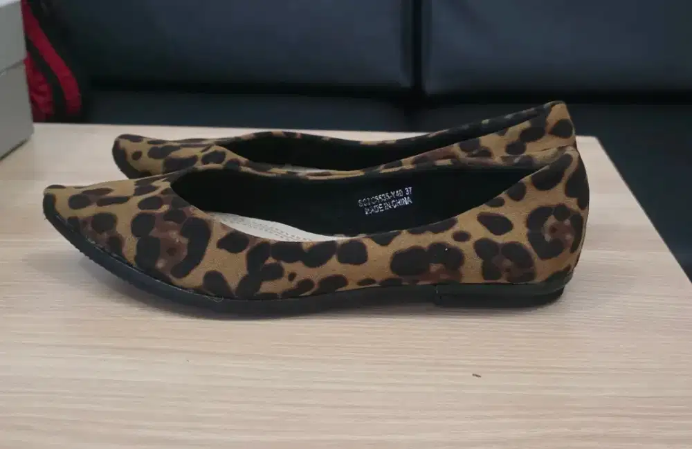 Sepatu Stacatto motif leopard