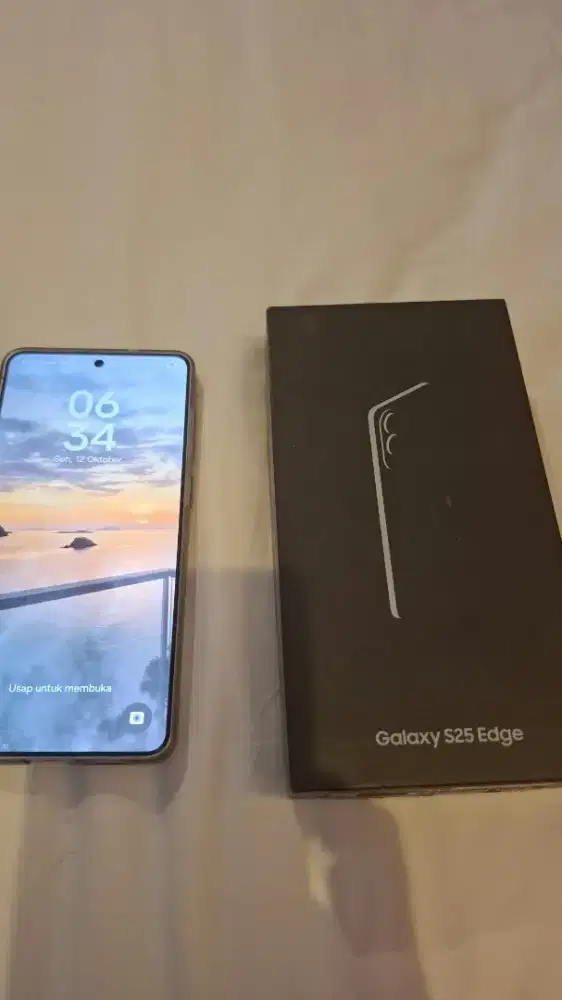 Samsung S25 Edge 5G. 12/256