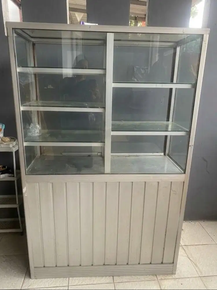 Dijual Etalase Aluminium Bekas (Kondisi Bagus & Siap Pakai)
