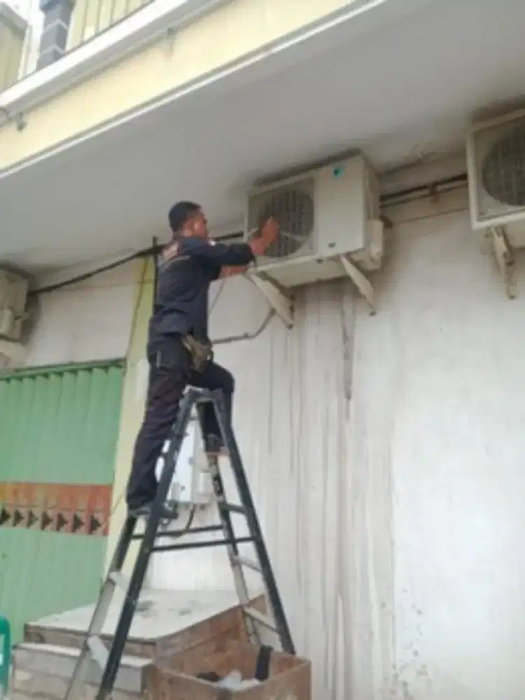Kami membutuhkan tenaga helper untuk menemani teknisi