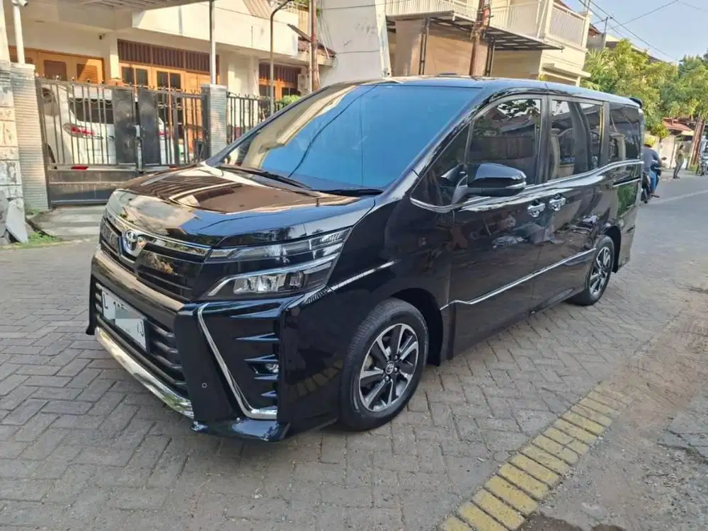 Toyota Voxy 2.0 Bensin Automatic/At 2018 Kondisi Super Istimewa