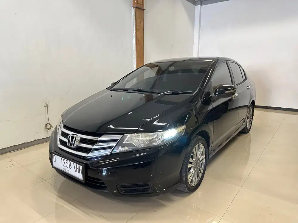 Honda City E matic 2013 AT sedan hitam citi jazz mobil rs freed corola