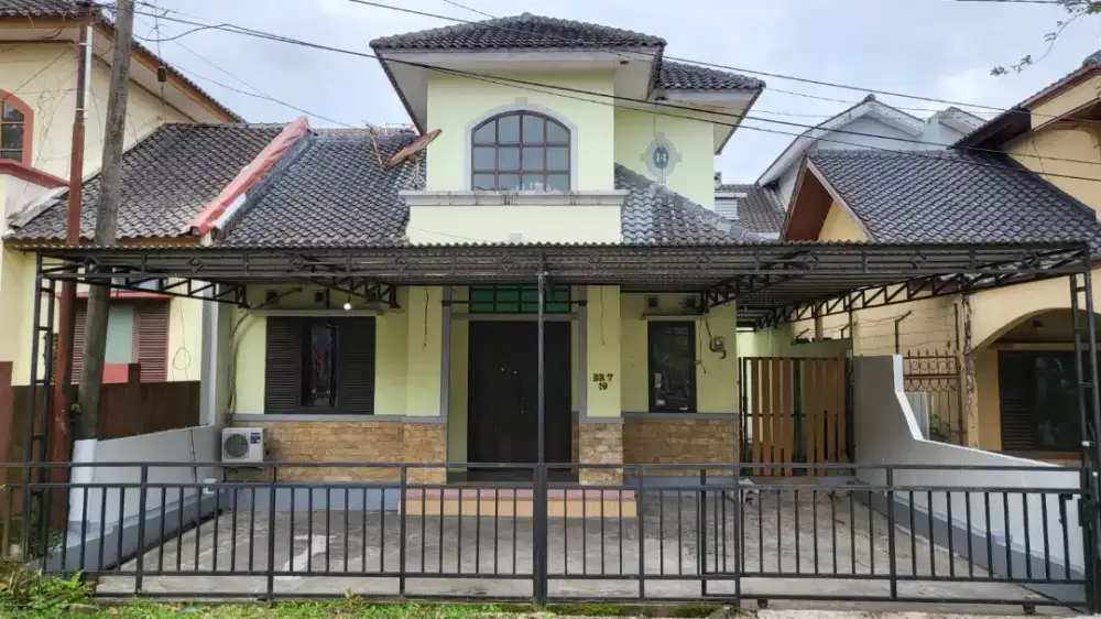 Hunian nyaman dekat kolam renang wika