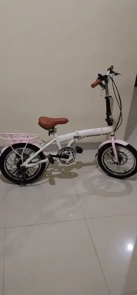 Sepeda lipat perempuan ukuran 16