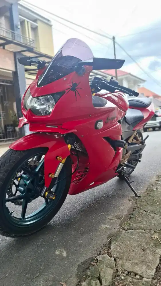 kawasaki ninja 250 karbu warna merah
