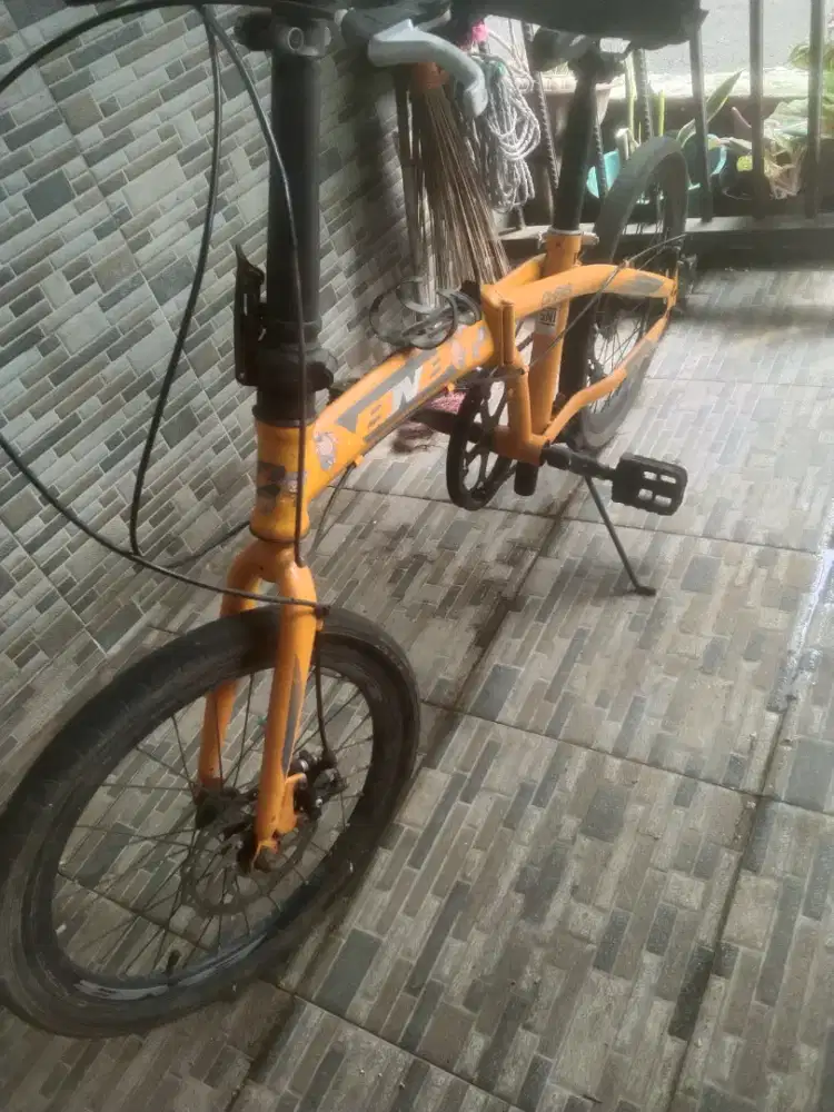 Sepeda lipat merk BNB
