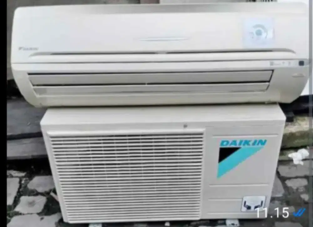 Jual ac daikin 1/2 pk r 32 tailand low 350watt kondisi 95% ori semua
