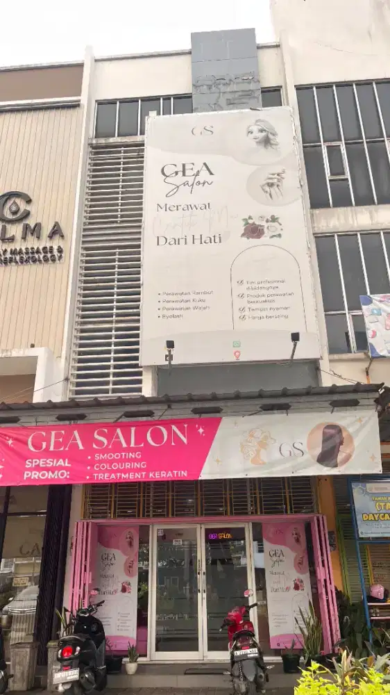Ruko 3 lantai, cocok untuk berbagai macam usaha.