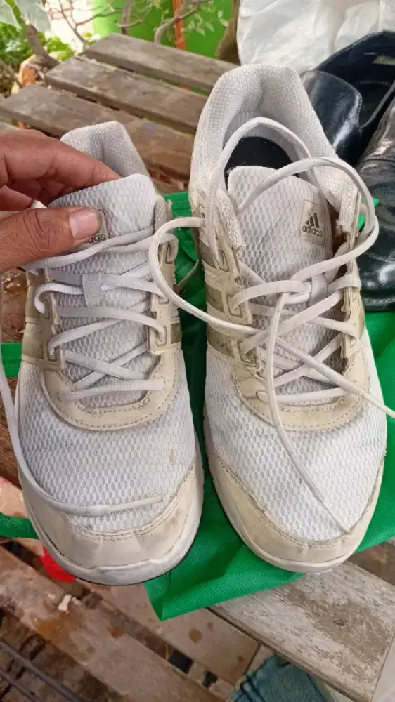 Sepatu adidas size 43
