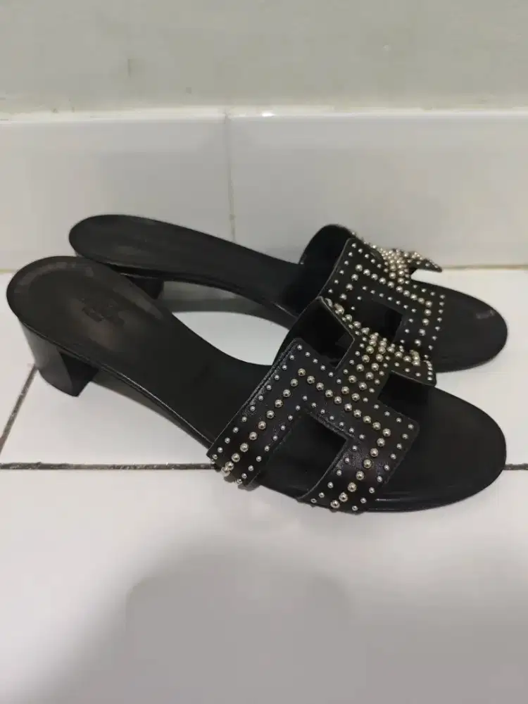 Hermes Oasis Studded original authentic size 37,5 1.400$ / 25 jt an