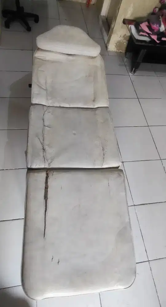 Tempat tidur facial
