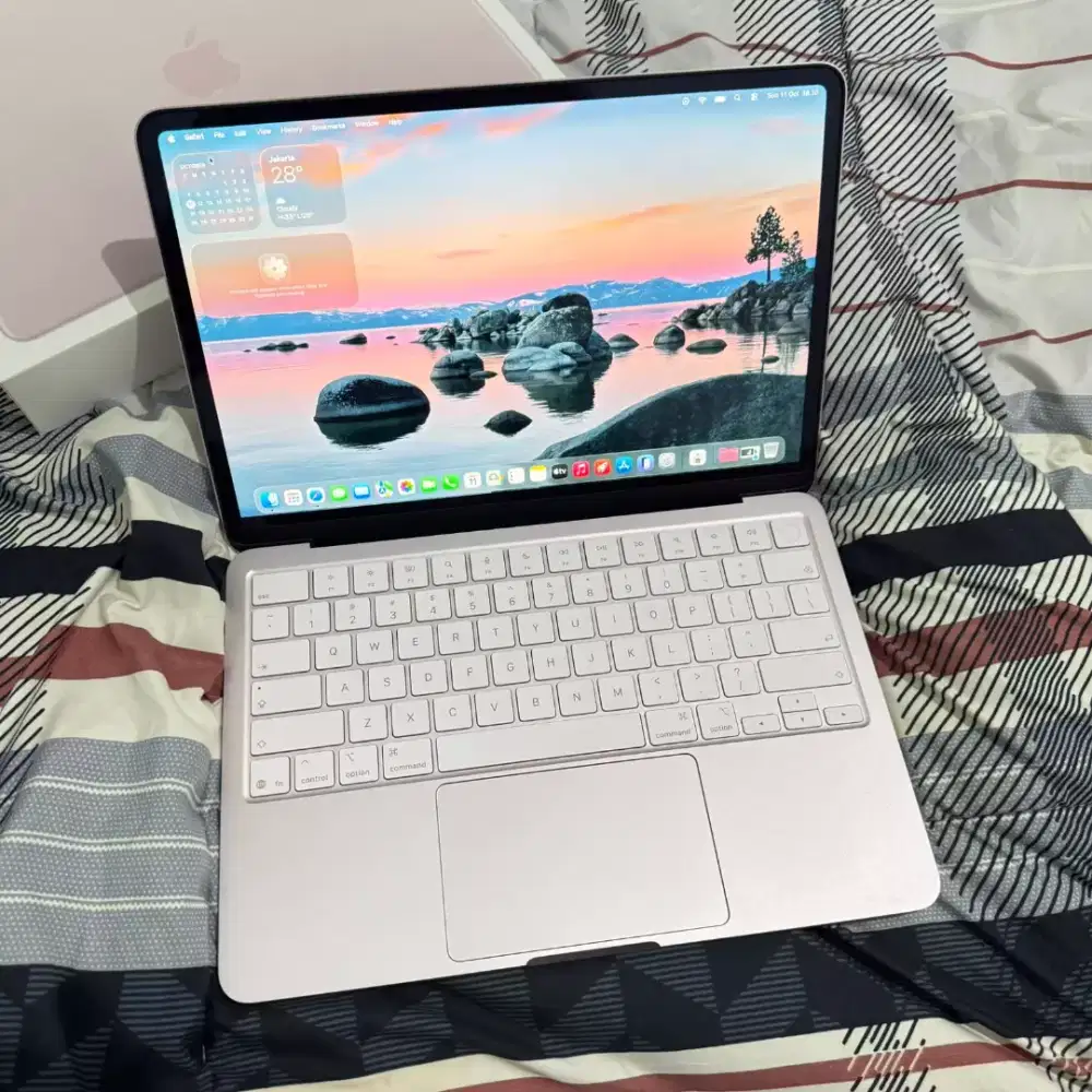 Macbook neo 13 inch ram 8gb ssd 512gb ibox like new garansi panjang