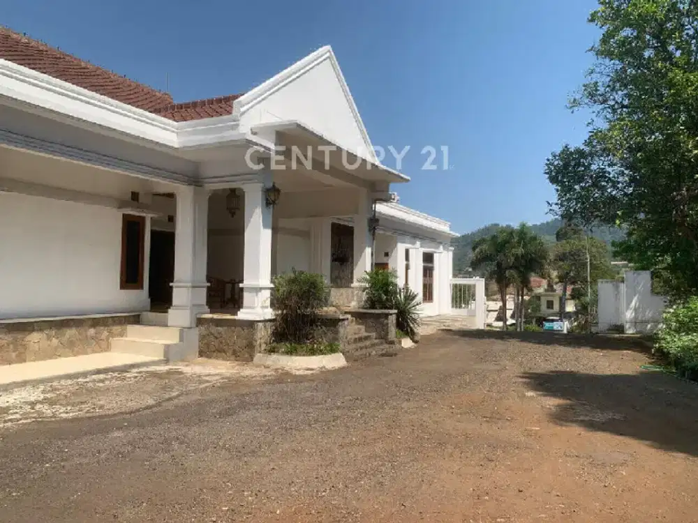 Dijual Cepat Villa Besar Megah Pinggir Jalan Raya Parakanmuncang