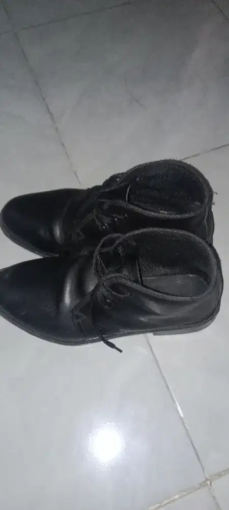 Jual sepatu jarang di pakai