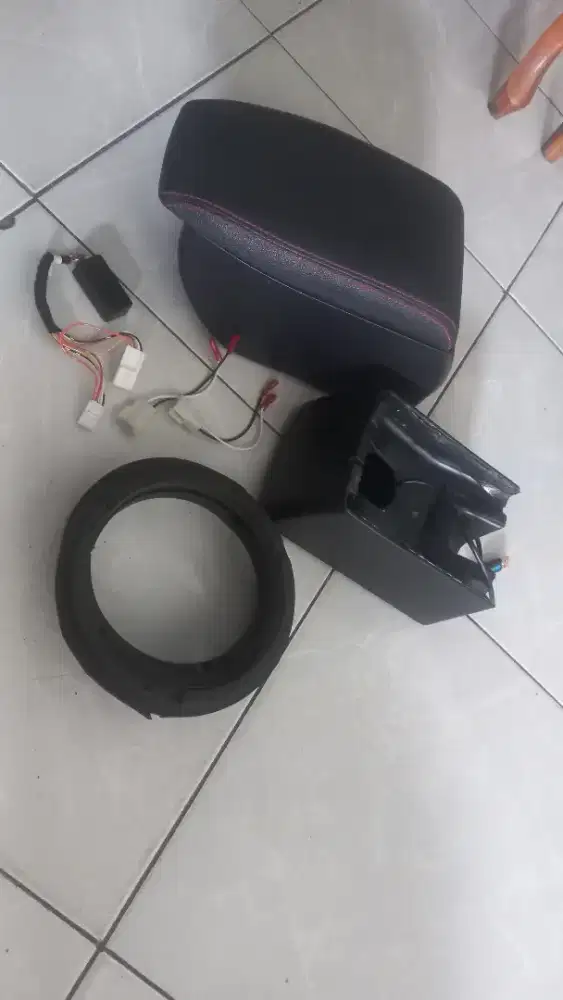 Aksesoris Arm Rest, Autolock, Ring Speaker XL7