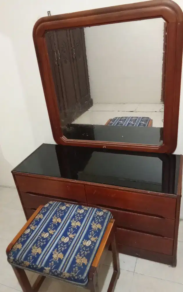 Meja rias 1 set meja rias + kursi