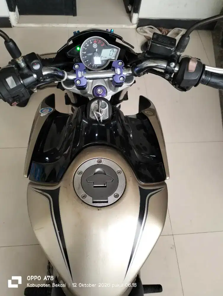 Jual yamaha vixion 2013 pajak 4 desember.. plat des 2029 warna  gold