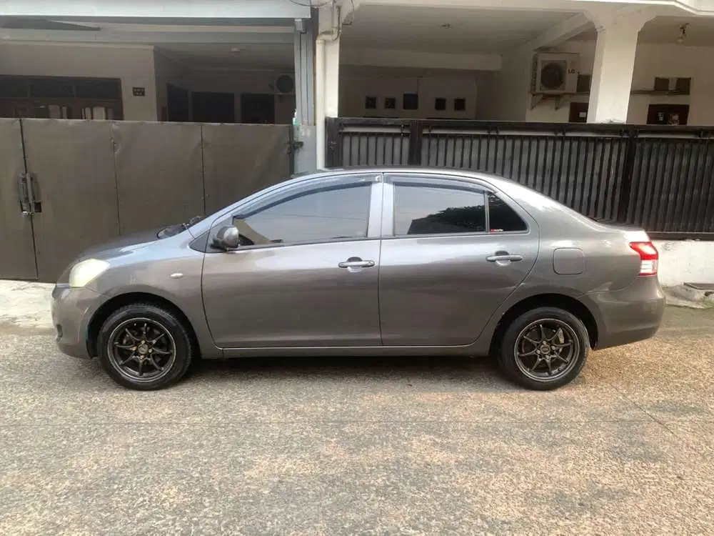 Toyota Limo 2012 Bensin