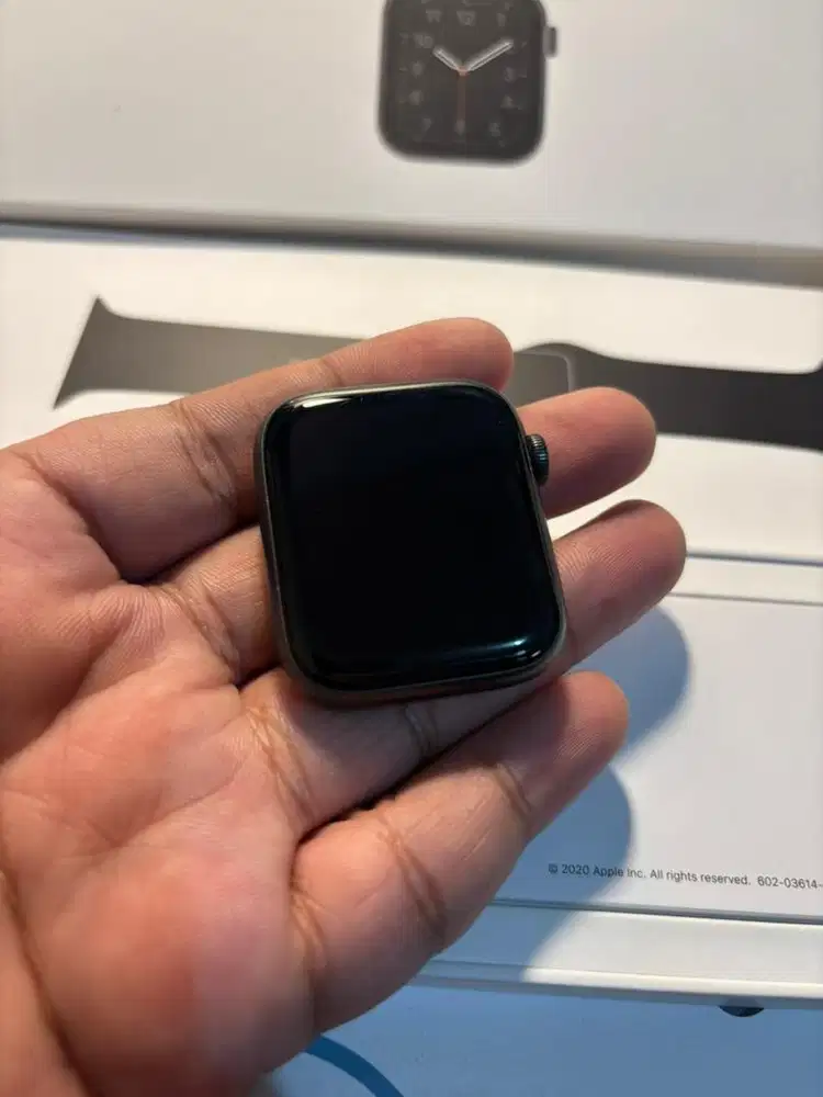 Apple Watch SE Gen 1 Space Gray 44mm