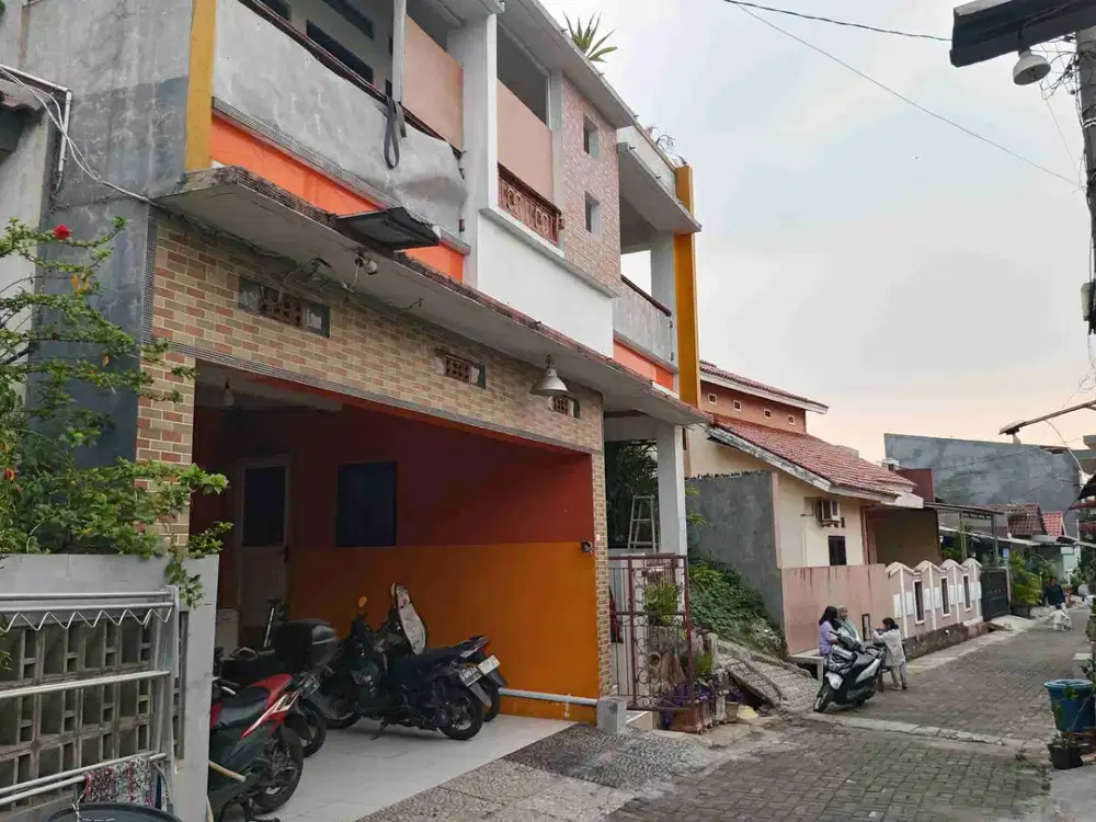 Jual Murah rumah tingkat di komplek Meruyung Pancoran mas Depok luas 200 m2