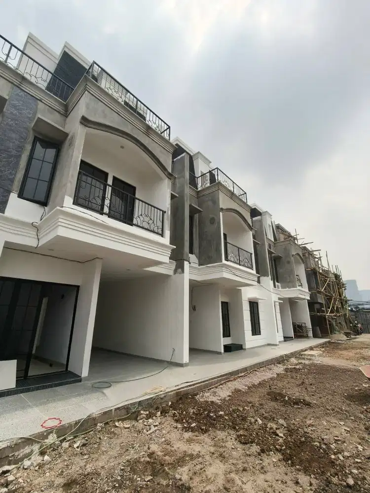 DIJUAL RUMAH AMERICAN CLASSIC DAERAH JAKSEL