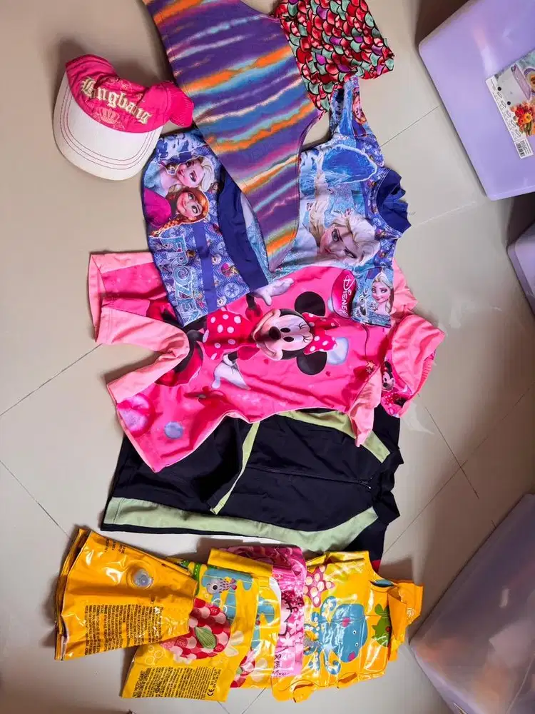 Baju renang anak dan pelampung