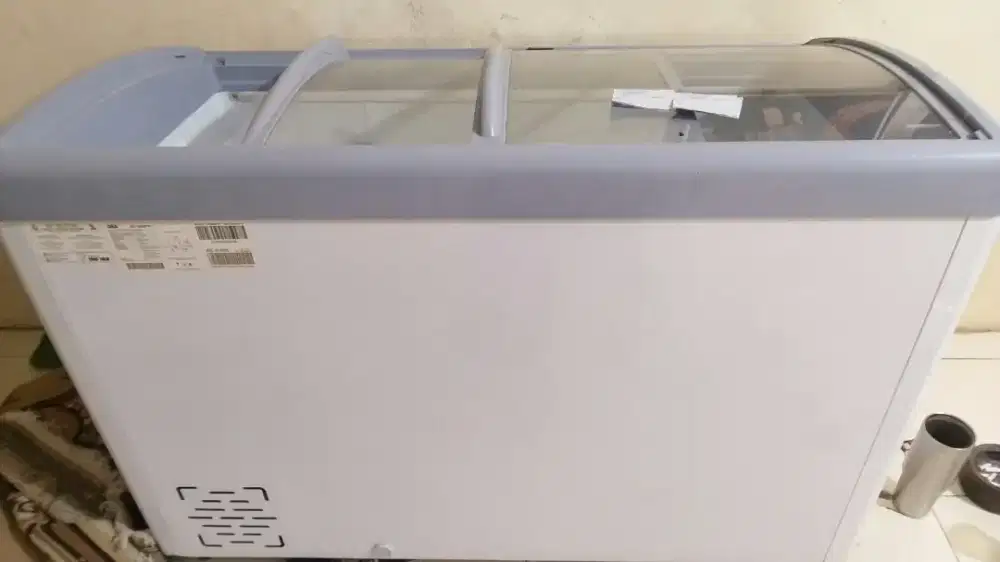FREZER SECOND  MERK GEA 360lt