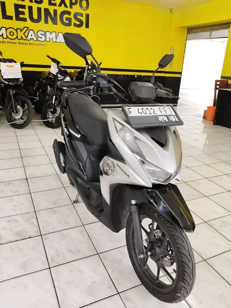 Dijual motor Honda Beat street 2021