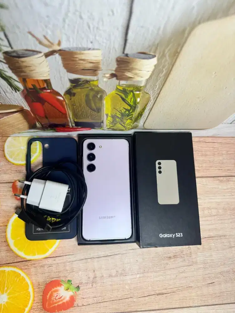 Jual hp Samsung s23 8/256 istimewa free adaptor n case