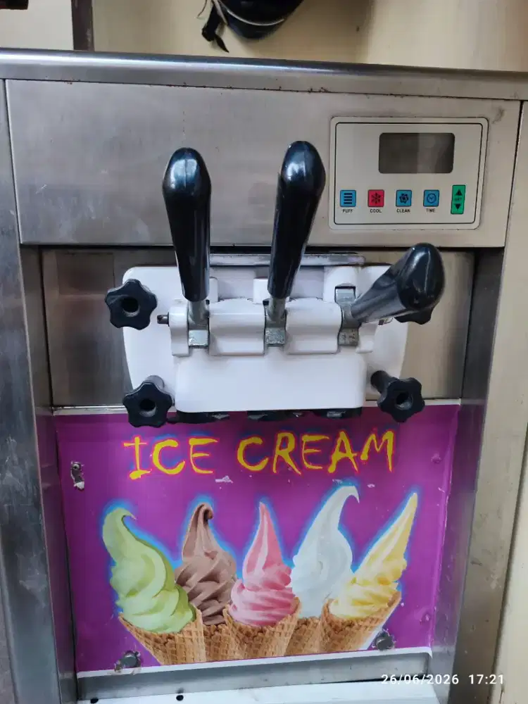 Mesin Eskrim Ramesia 818T