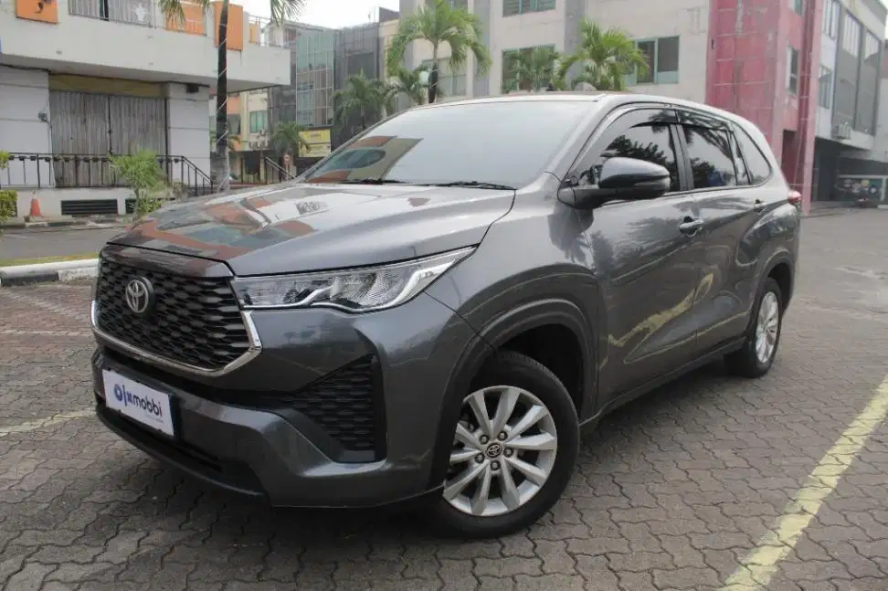 KM Rendah - Toyota Kijang Innova 2.0 Zenix V CVT Bensin-AT 2022