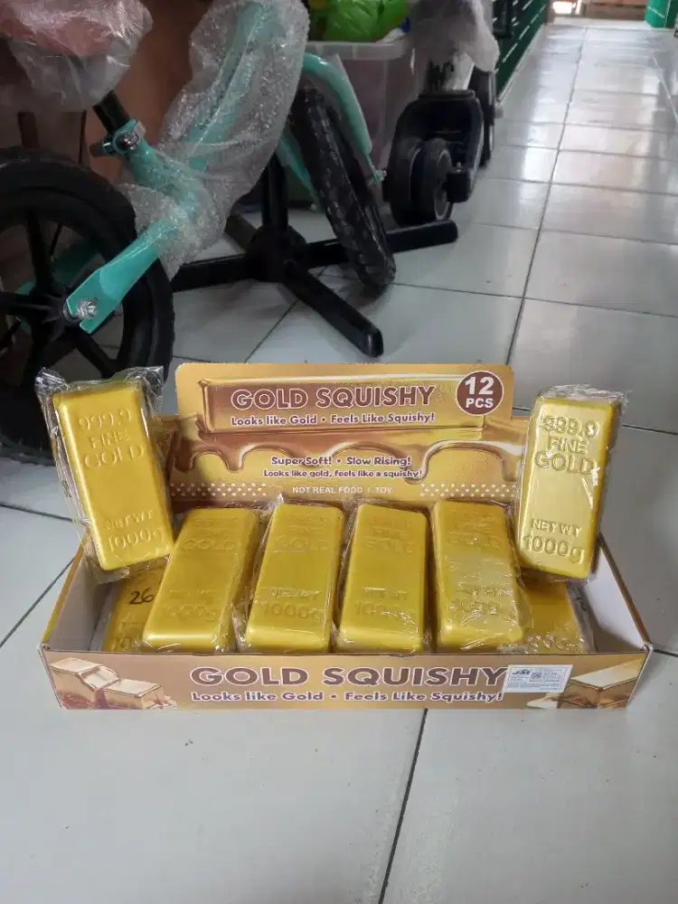 Mainan Anak Squishy gold emas