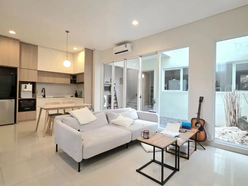 JARANG ADA Rumah di The Eminent Full Renovasi , Siap Huni
