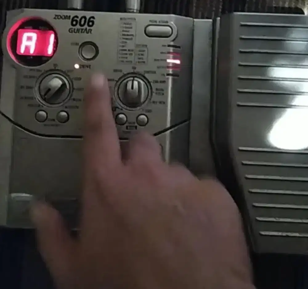 Efek Guitar Zoom 606