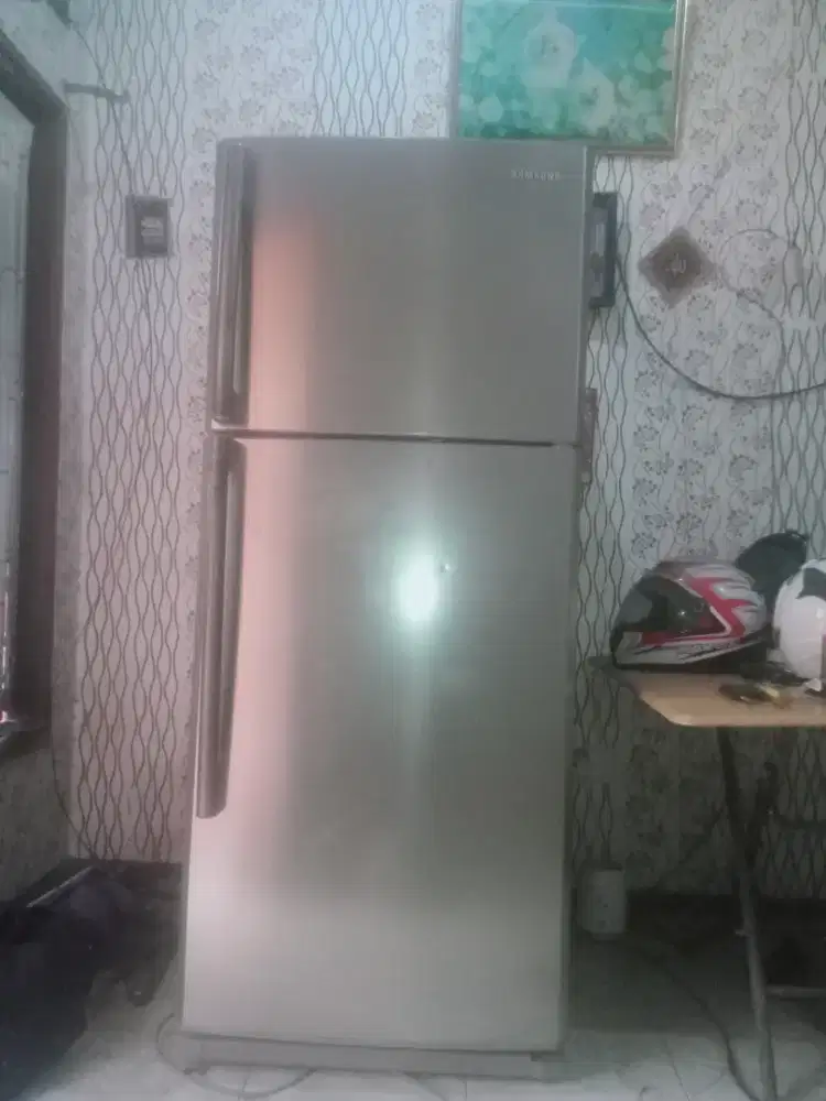 Di jual kulkas 2 pintu ukuran JUMBO merk SAMSUNG NORMAL SIAP PAKAI