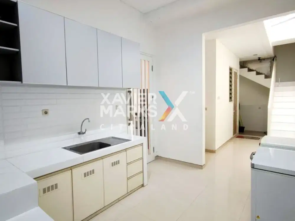 Rumah Citraland Woodland Ciamik Semi Furnished Dekat Sambikerep